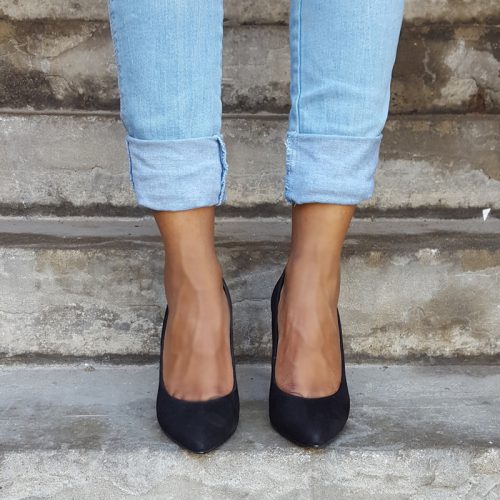 Zwarte nubuck pumps met spitse neus en naaldhakken