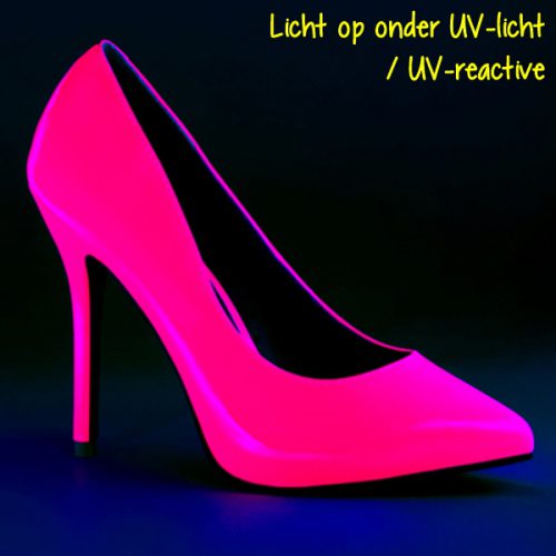 Neon roze pump met Naaldhakken die reageert op Blacklight