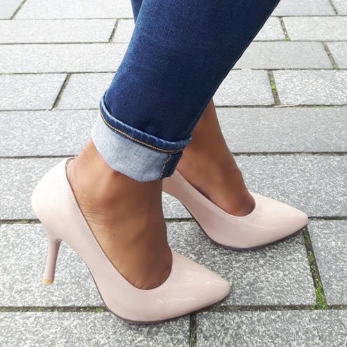 Nude pumps in kleine maten met naaldhakken en spitse neus