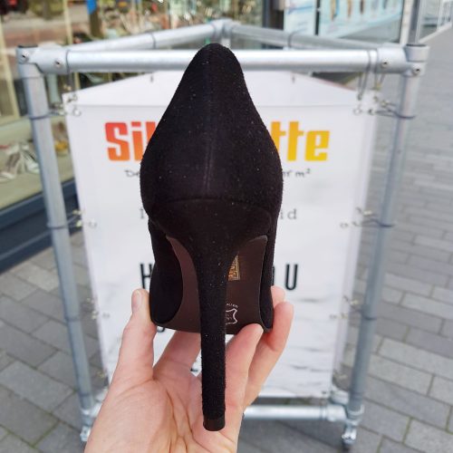 Zwarte echt suede pumps met naaldhak | Brenda zaro pumps zwart suede