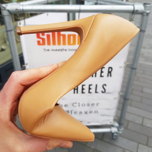 Pumps 10 cm hoge hak naturel kleurig in eco leer naaldhak en flexibele zool | Francesco Milano pumps met 10cm hak en spitse neus