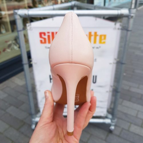 Nude pumps in echt leer met naaldhak | Brenda zaro pumps pale nude