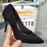 Zwarte pumps met een zacht voetbed en 9 cm naaldhak