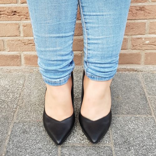 Sexy zwarte pumps met hoge stilettohak en V-uitsnijding | Hoge zwarte pumps met stiletto hak