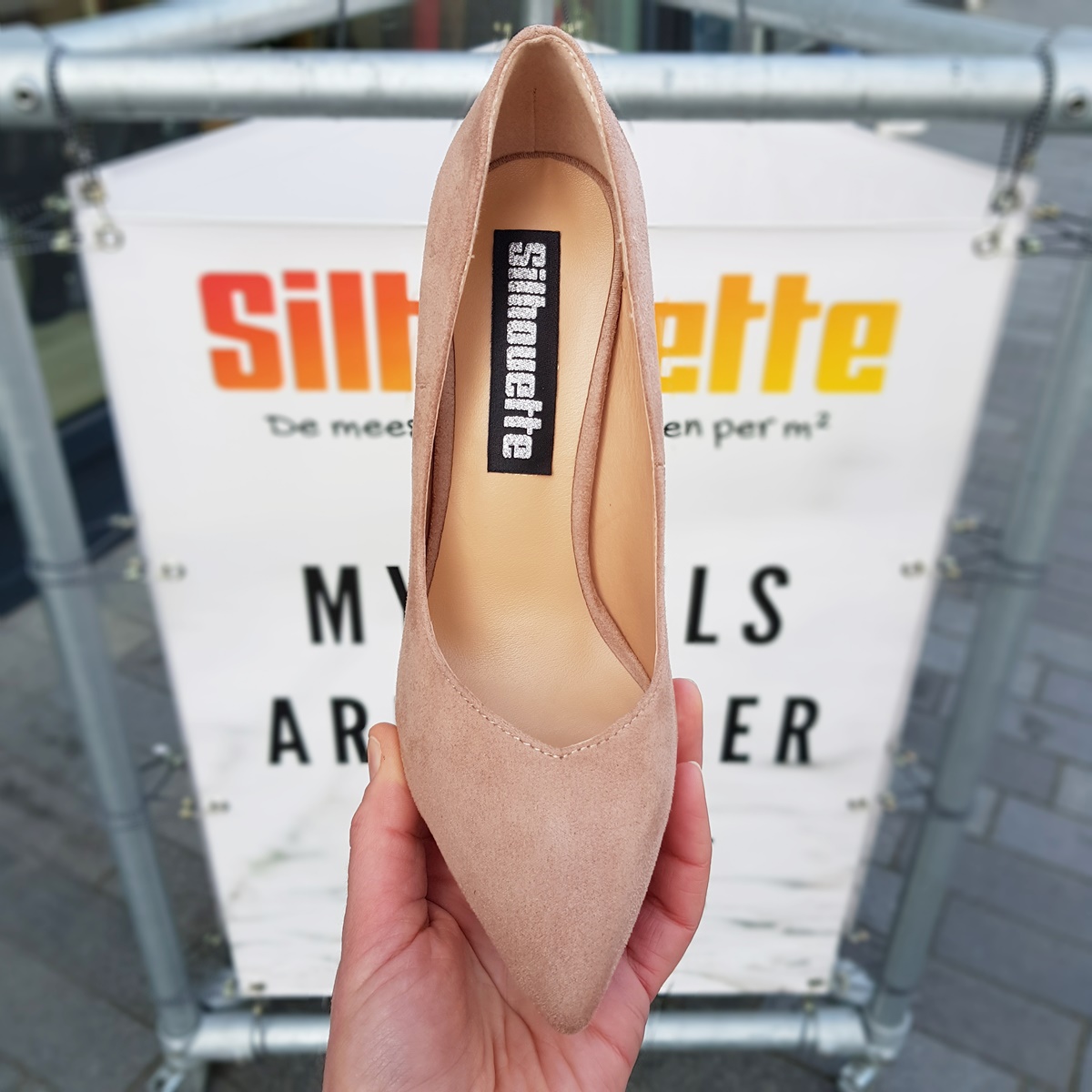 Hoge hakken nude met v-cut en stilettohak | Nude pumps met hoge hak en v-uitsnijding