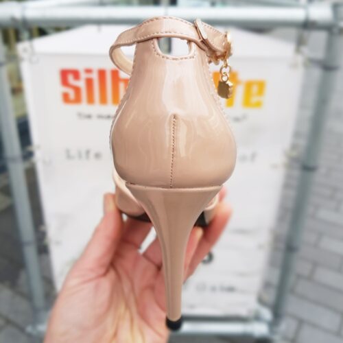 Kleine maat pumps met hoge hak en bandje in nude | Nude pumps kleine maten