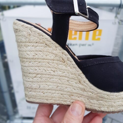 Zwarte espadrilles in kleine maten met sleehak | Zwarte sleehakken in kleine maat met dichte neus.