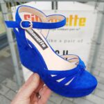 2723-73-004 – Blauwe sleehak sandalen in kleine maten met smalle bandjes Sleehakken voor smalle kleine voeten (2)