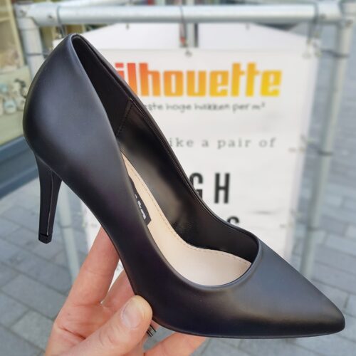 Zwarte pumps met 9 cm hoge hak en spitse neus | Zwarte pumps met hak en puntneus