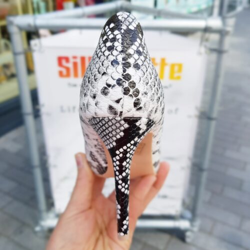 Zwart wit grijze pumps met slangenprint en hoge hak | Snake print pumps met naaldhak