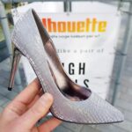 Zilverkleurige pumps met hakken en glans reptielprint | Zilveren feestelijke pumps met hak