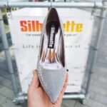 Zilverkleurige pumps met hak en glans reptielprint | Zilveren feestelijke pumps met hak