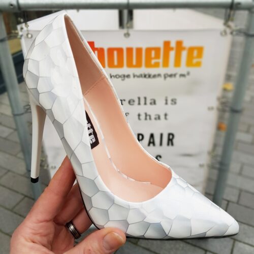 Witte hologram pumps met hoge stiletto hakken | Pumps met hologram print en naaldhak