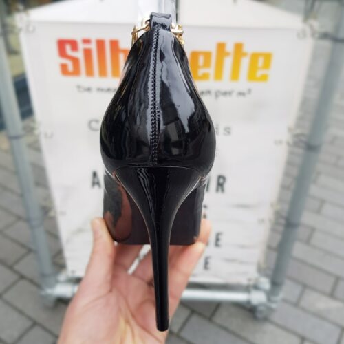 Pumps met enkel ketting in zwart lak | Zwarte lakpumps met kettinkje om de enkel