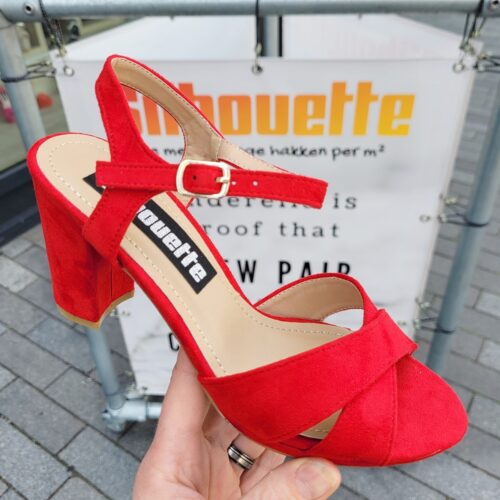Rode sandalen met blokhak en gekruiste banden | Rode sandalen met hak voor smallere voeten