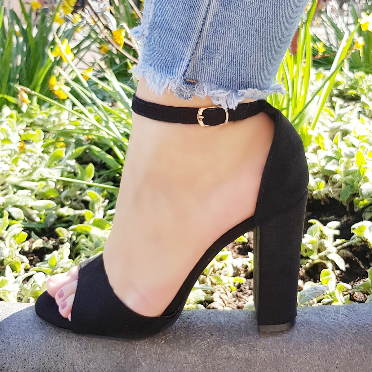Zwarte sandalen met brede hak en enkelbandje | Zwarte sandalen met open teen en stevige hak