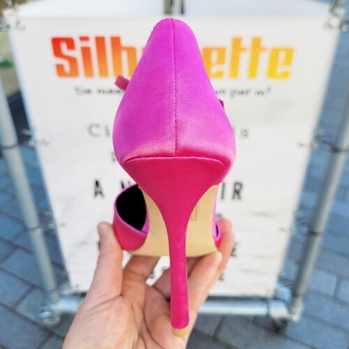 Fuchsia roze satijnen pumps met naaldhak | Roze satijnen hoge hakken met gouden neuspuntje