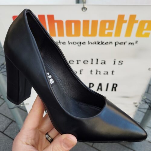 Zwarte pumps met brede hak en puntige neus | Zwarte blokhak pumps