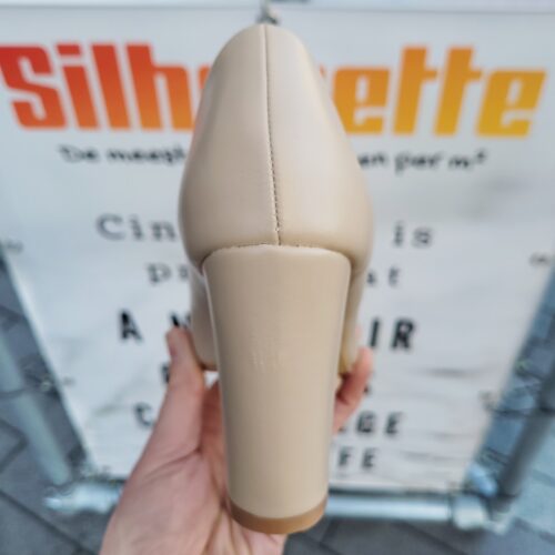 Beige pumps met brede hak en puntige neus | Beige blokhak pumps