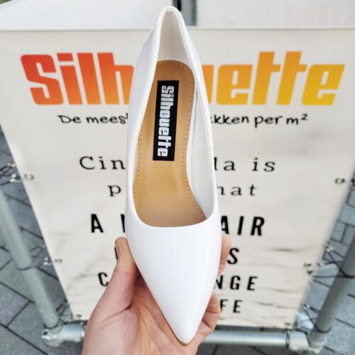 Pumps met glazen hak in wit lak | Witte pumps met transparante hak