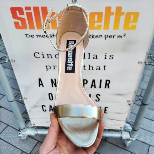 Gouden sandalen met lagere blokhak | Goudkleurige sandalen met kleinere hak