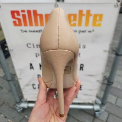 Beige hoge hakken met klein plateautje | Beige pumps met hoge hak