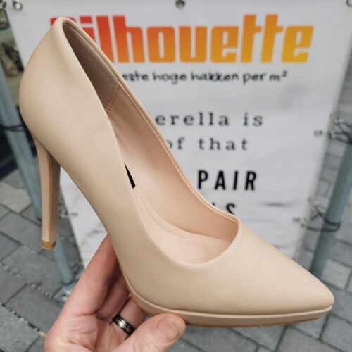 Beige hoge hakken met klein plateautje | Beige pumps met hoge hak