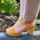 Gele sandalen met lage blokhak | Okergele sandaal met blokhak