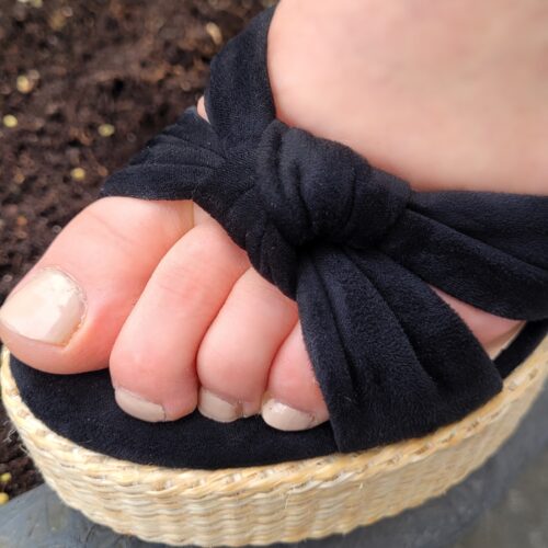 Zwarte zomersandaal met brede hak en knoop voor | Open zwarte sandalen met stevige hak