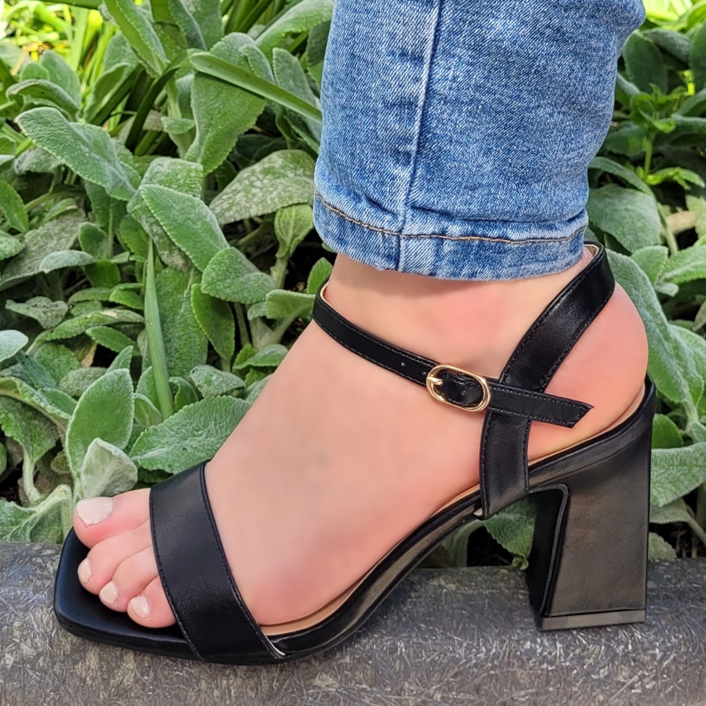 2725-10-042 – Zwarte sandalen met blokhak van 9 cm – Zwarte sandalen met vierkante neus