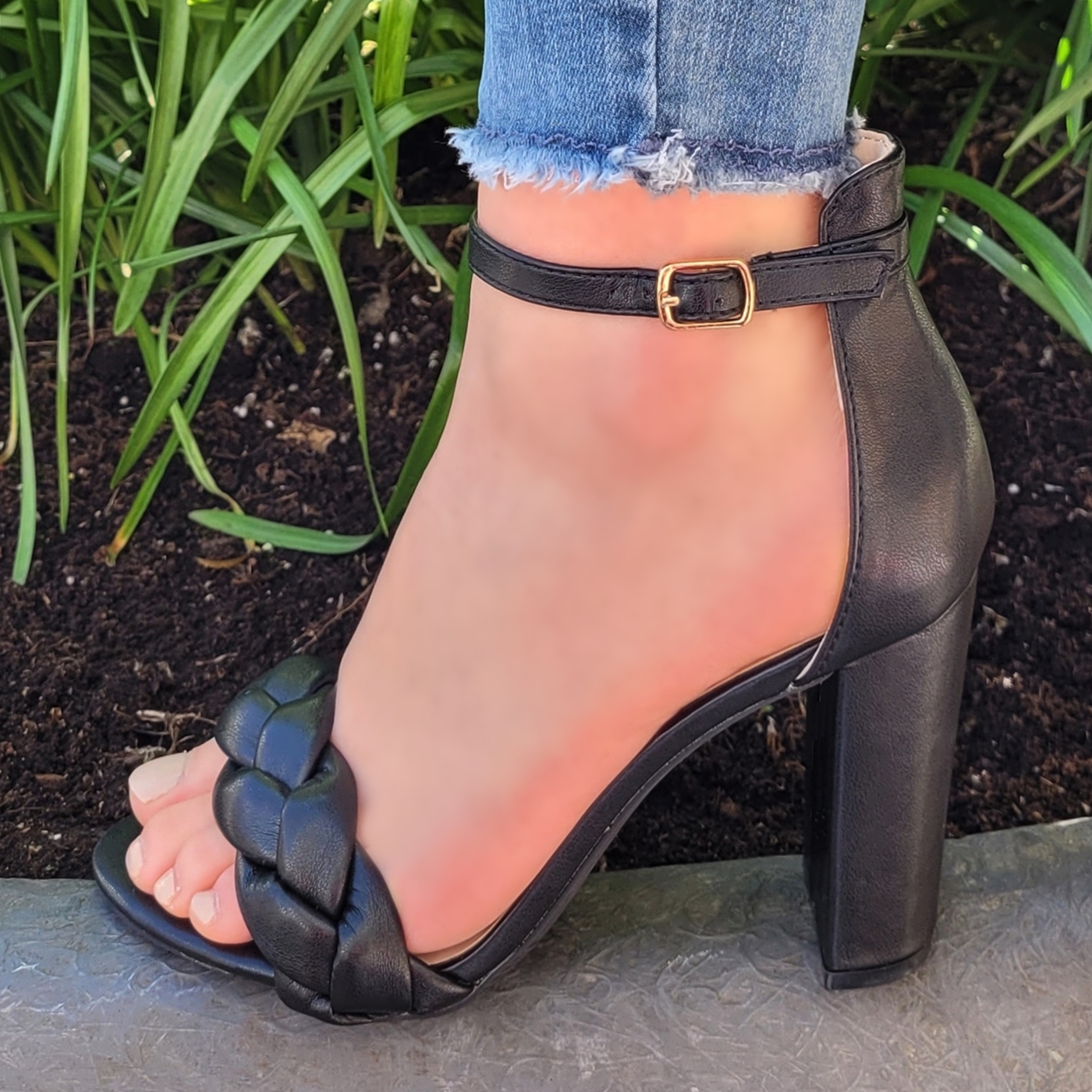 Zwarte gevlochten sandalen met hak | Zwarte sandalen met vlechtband en stevige hak
