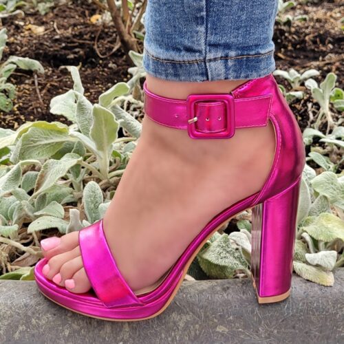Metallic fuchsia hoge sandaletten met brede hak | Fuchsia roze metallic blokhak sandalen