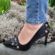 Zwarte pumps met studs en naaldhak | Zwarte puntige pumps met gespen en studs