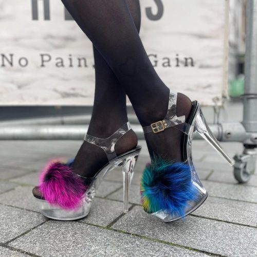 Hoge hakken met gekleurde pompom op de voet | Multicolour fluffy platform heels