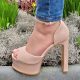 Nudekleurige open pumps met plateau en brede hak | Nude lak plateau sandalen met brede hoge hak