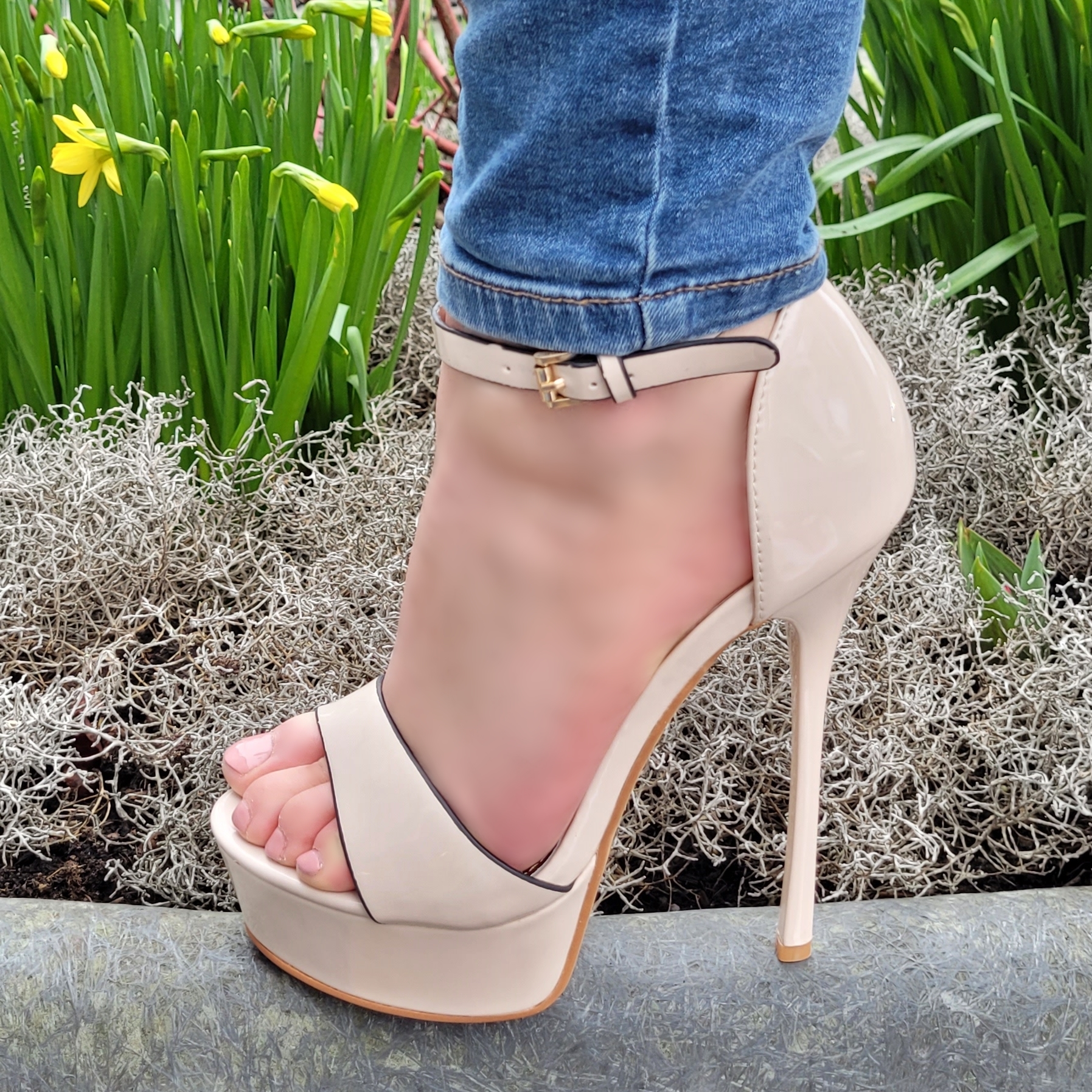 Beige high heels met smal enkelbandje | Beige killerheels met plateau en bandje