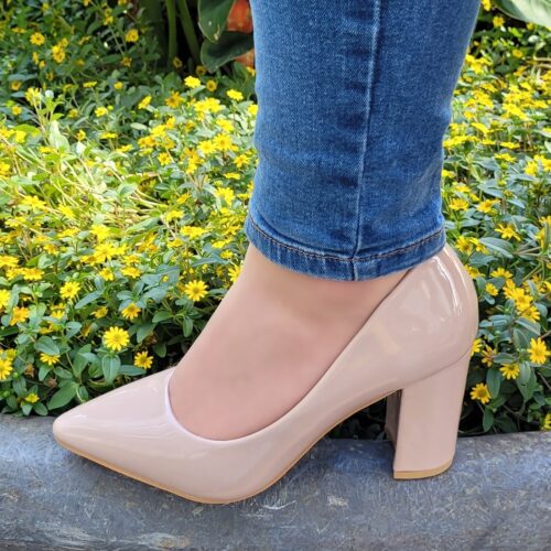 2215-68-004 – Nude blokhak pumps met 8 cm hak – Nude lak pumps met brede hak