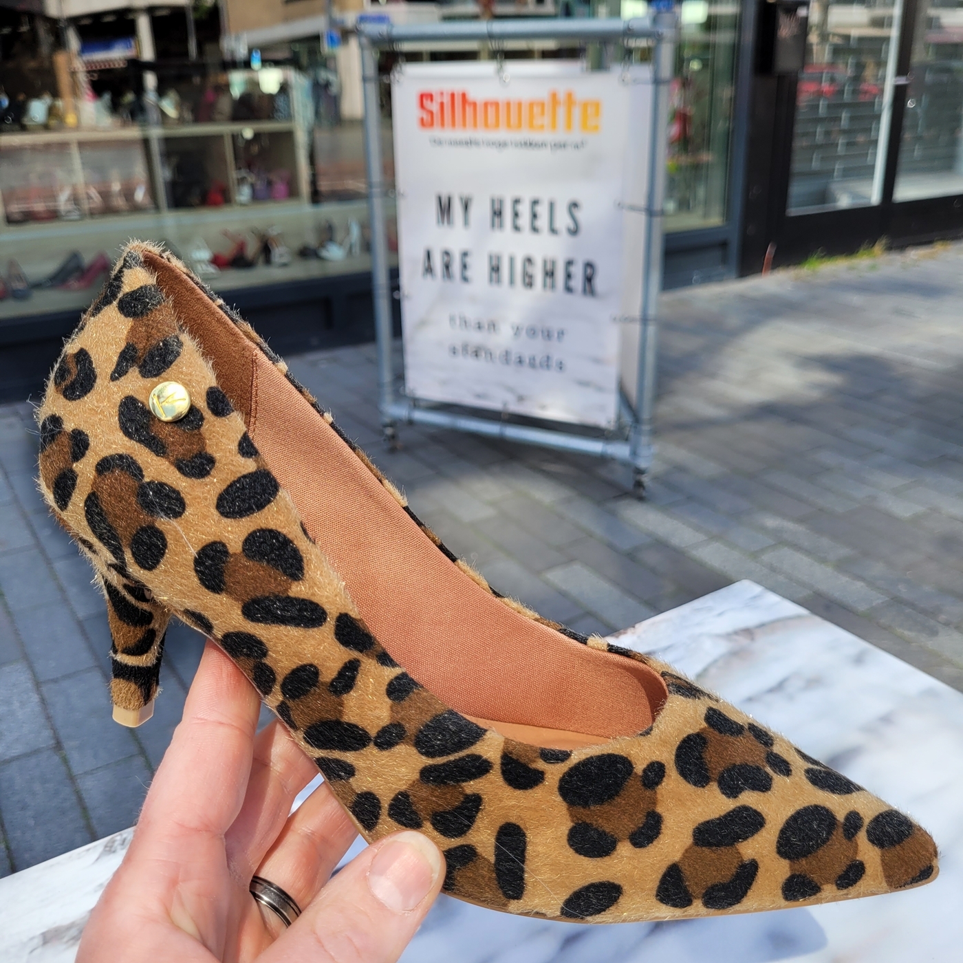 Pumps met panterprint en lage naaldhak | Lage pumps met panter print en hak