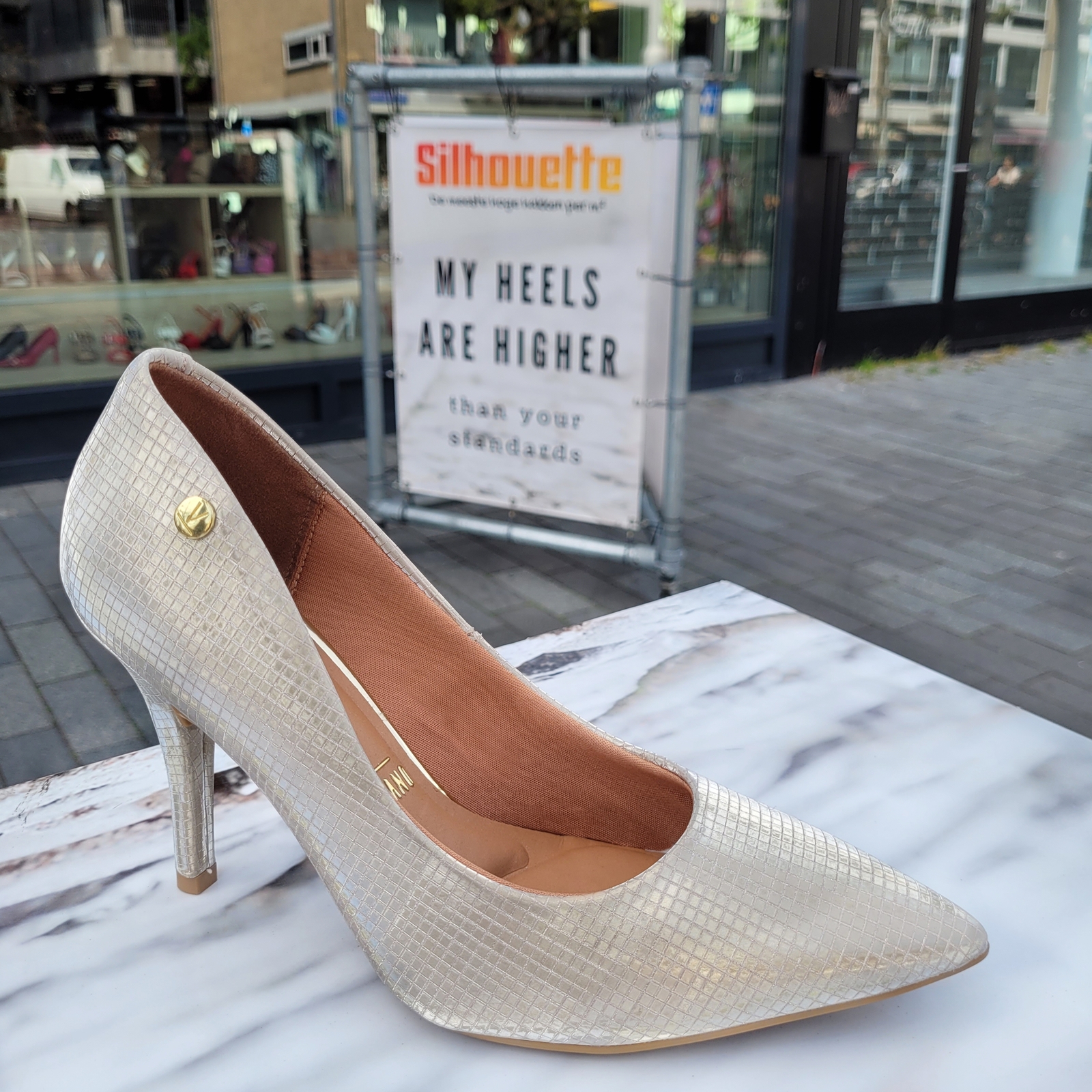 Champagne pumps met naaldhak | Feestelijke champagnekleurige hoge hakken