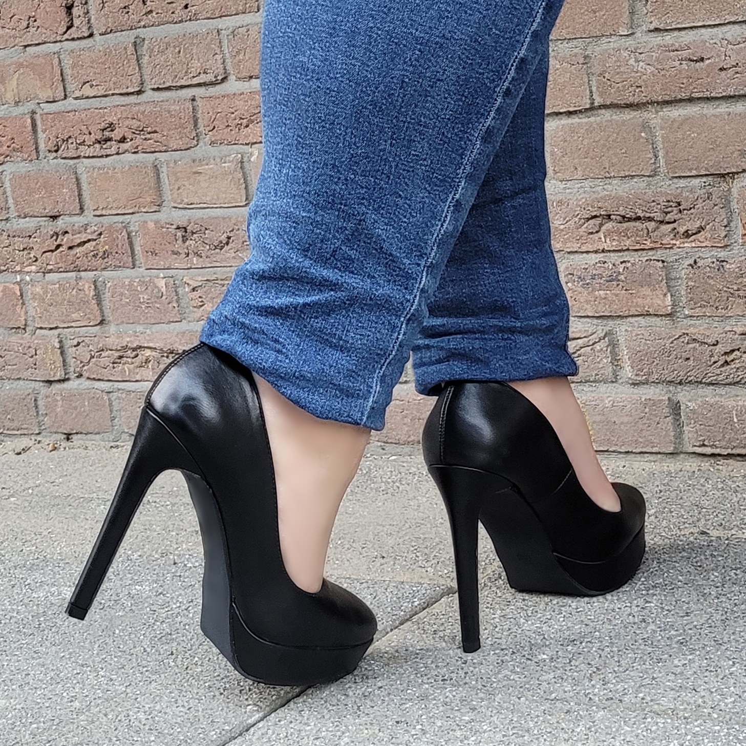 Zwarte pumps met ronde neus en hoge naaldhak | Zwarte plateaupumps met ronde neus