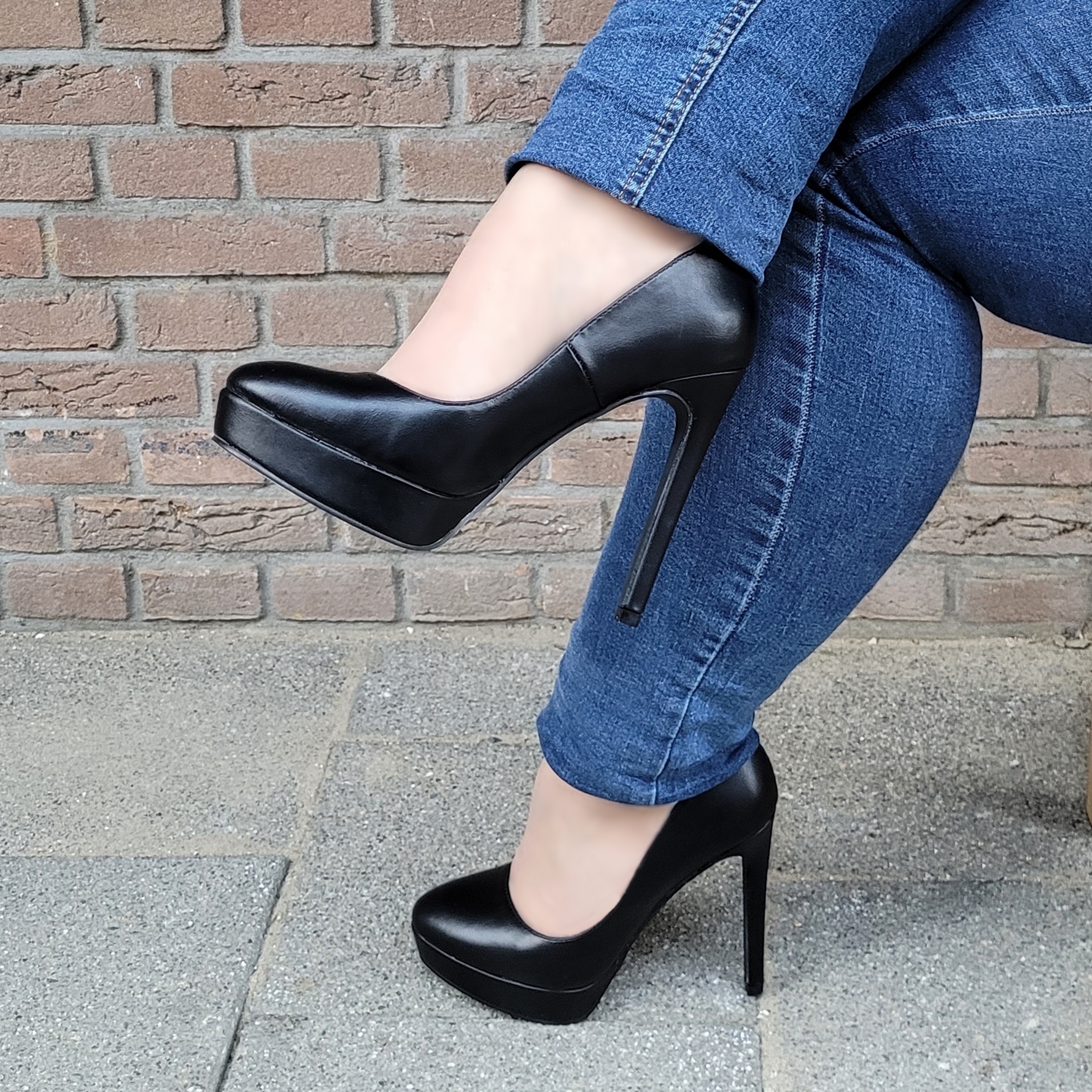 Zwarte pumps met ronde neus en hoge naaldhak | Zwarte plateaupumps met ronde neus