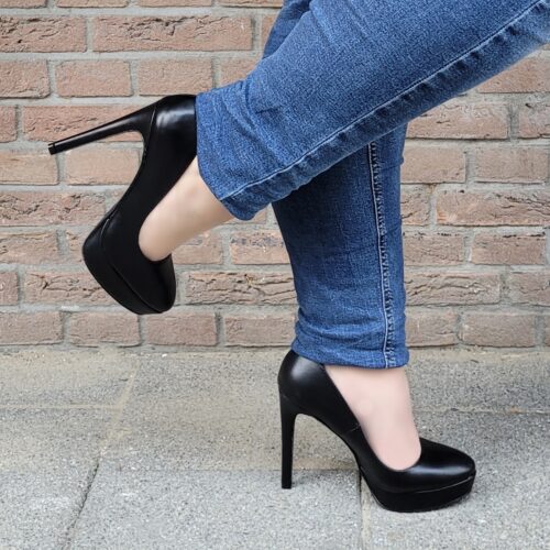 Zwarte pumps met ronde neus en hoge naaldhak | Zwarte plateaupumps met ronde neus