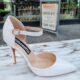 Witte pumps met wreefbandje in lak | Witte lak pump met bandje en naaldhak