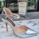 Zilveren pumps met wreefbandje en naaldhak | Zilveren hoge hakken met bandje