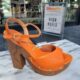 Oranje klompjes met hoge hak en houten zool | Oranje klompjes met hak